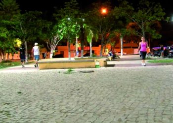 Prefeitura entrega nova iluminação do Conjunto industrial e do Esplanada Mondubim