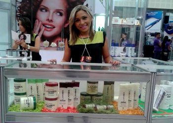 Lojas de cosméticos realizam ações para cabelos cacheados em fortaleza e região metropolitana