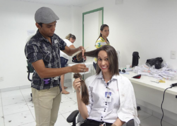 Campanha arrecada cabelo para perucas de crianças com câncer