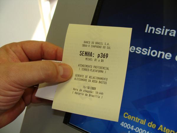 Banco lança emissão de senhas pelo celular para atendimento presencial nas agências