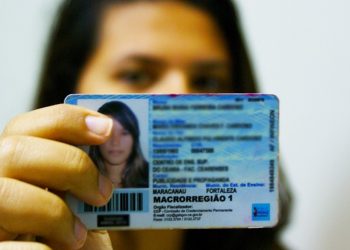 Secretaria de Juventude esclarece atraso na entrega das carteiras estudantis