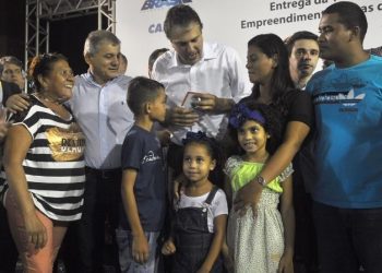 Prefeito de Maracanaú, participa da solenidade de entrega da 1ª etapa do Residencial Jaçanã