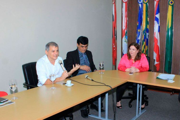 Prefeito Firmo Camurça assina termo que oficializa os limites do Município com Fortaleza e Caucaia