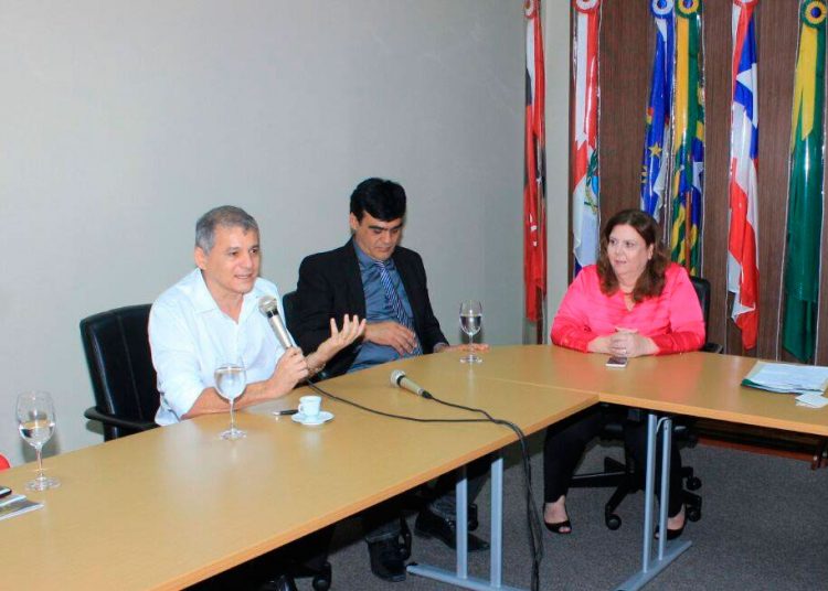 Prefeito Firmo Camurça assina termo que oficializa os limites do Município com Fortaleza e Caucaia