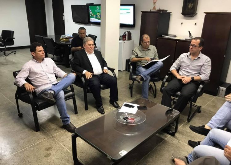 Vereadores de Maracanaú participam de reunião com Secretário de Segurança do Estado
