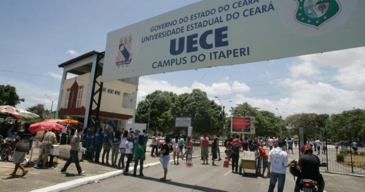 UECE abre concurso para professor substituto e temporário