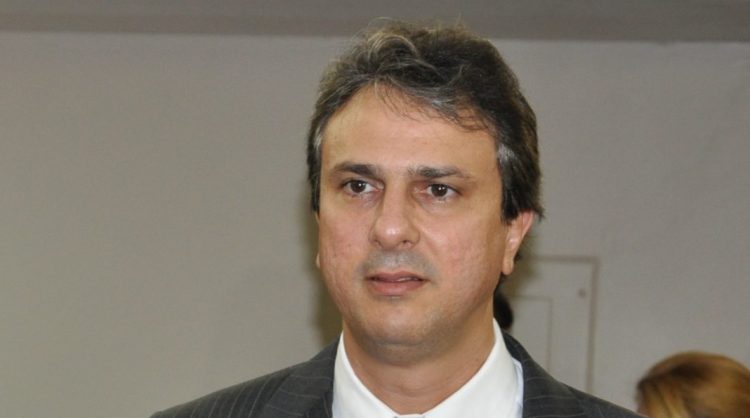 Com segurança em crise, Camilo Santana aluga blindados para proteção própria