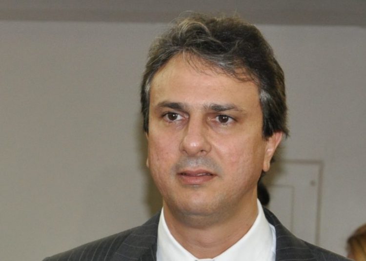 Com segurança em crise, Camilo Santana aluga blindados para proteção própria