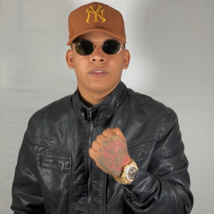 Aldair Playboy, dono do hit ‘Amor Falso’ se apresenta neste sábado (5)