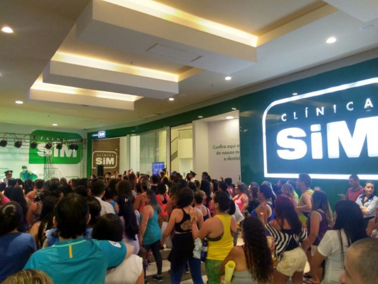 Clínica SIM comemora sucesso do Aulão de Zumba na  inauguração da unidade do North Shopping Maracanaú