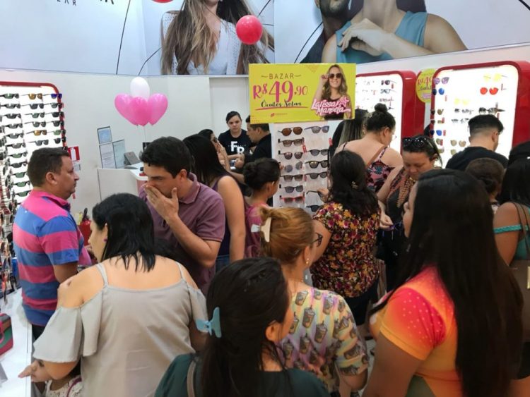 Shoppings da capital recebem promoção de óculos de sol