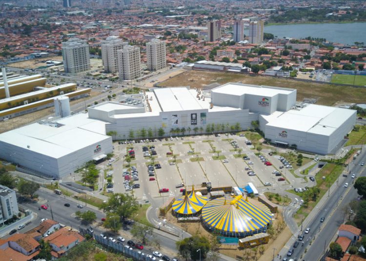 Feirão de carros se realiza em shopping da capital