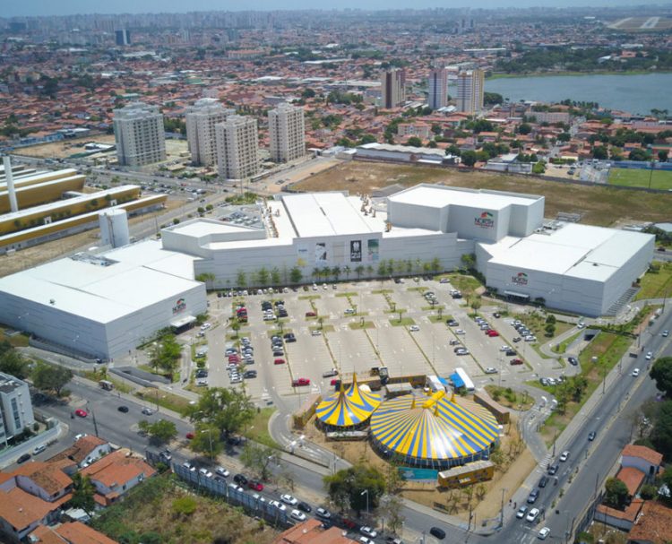 Feirão de carros se realiza em shopping da capital