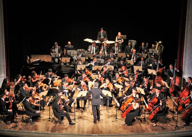 Orquestra Sinfônica da UECE realiza concerto no Theatro José de Alencar