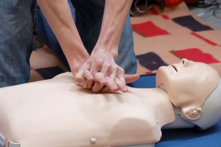 Shopping recebe ação voltada para conscientização sobre reanimação cardiopulmonar