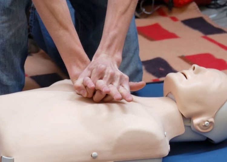 Shopping recebe ação voltada para conscientização sobre reanimação cardiopulmonar
