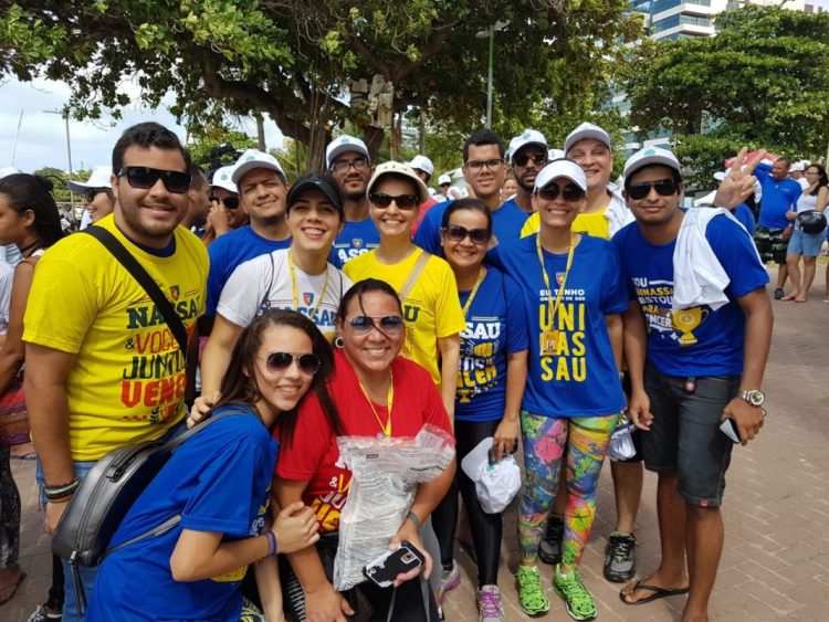 UNINASSAU realiza ação tropical de limpeza das praias