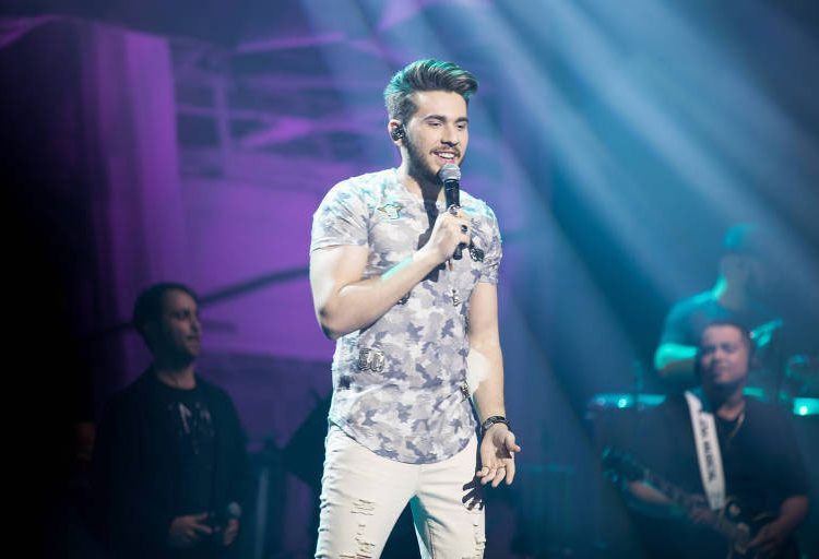 Gustavo Mioto comemora a chegada de 2019 em um local paradisíaco