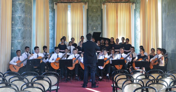 Orquestra da Fundação Raimundo Fagner faz última apresentação de clássicos da música barroca em Fortaleza