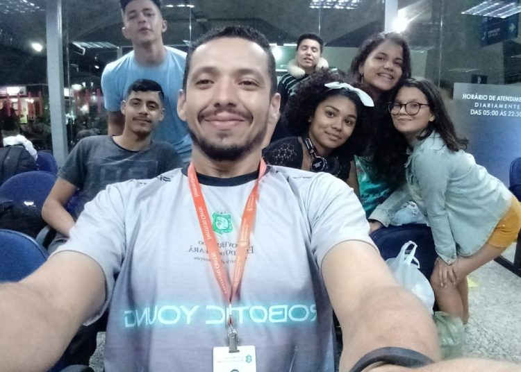 Estudantes de Escola Pública de Beberibe expõem projeto de “Óculos para Cego” na Paraíba com apoio da Escola Pixels