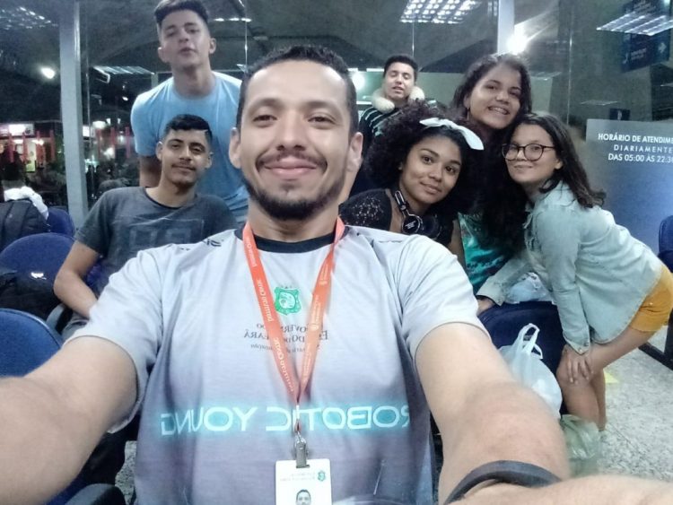 Estudantes de Escola Pública de Beberibe expõem projeto de “Óculos para Cego” na Paraíba com apoio da Escola Pixels