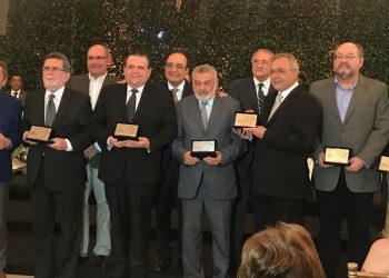 Sicredi Ceará Centro Norte é homenageada em solenidade de 25 anos da Central Sicredi Norte/Nordeste