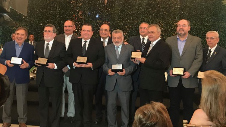 Sicredi Ceará Centro Norte é homenageada em solenidade de 25 anos da Central Sicredi Norte/Nordeste
