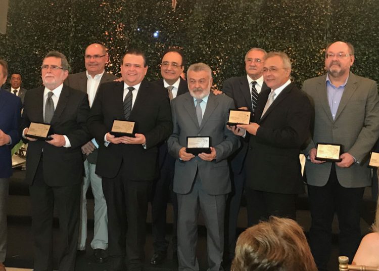 Sicredi Ceará Centro Norte é homenageada em solenidade de 25 anos da Central Sicredi Norte/Nordeste