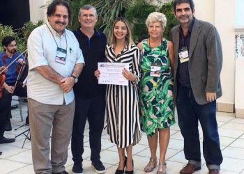 Professora da Unifametro ganha prêmio em Simpósio Internacional