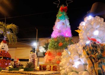 Prefeitura de Acarape usa material reciclável em decoração de Natal