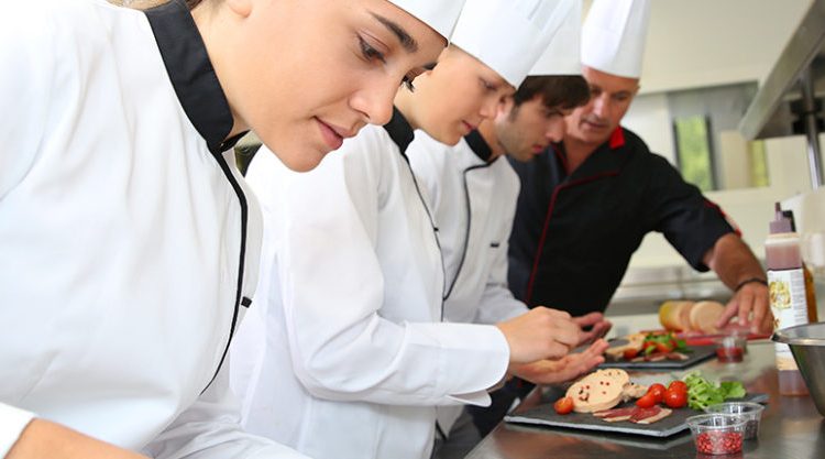 UNINASSAU conta com nova especialização em Gestão de Restaurantes