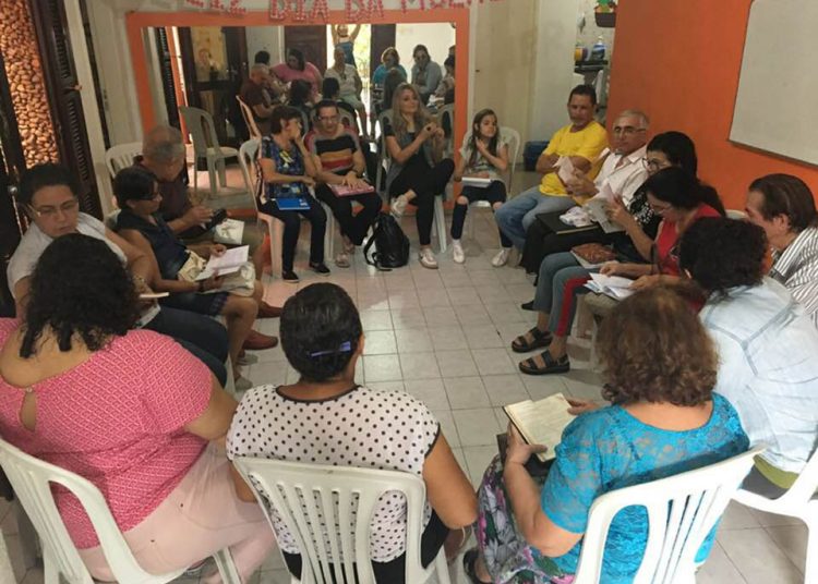 Idosos realizam Sarau em Comemoração ao Dia da Poesia