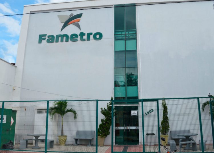 Clínica Integrada de Saúde da Unifametro fecha parceria com laboratório de análises clínicas