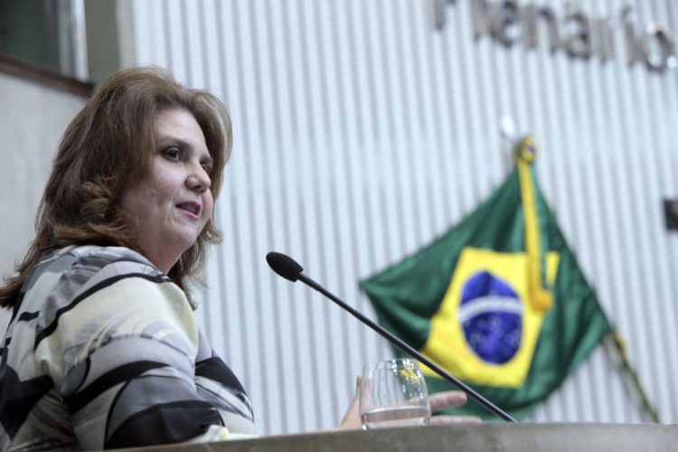 Deputada Fernanda Pessoa solicita homenagem à Associação Nossa Casa