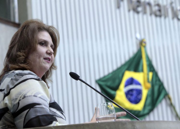 Deputada Fernanda Pessoa solicita homenagem à Associação Nossa Casa