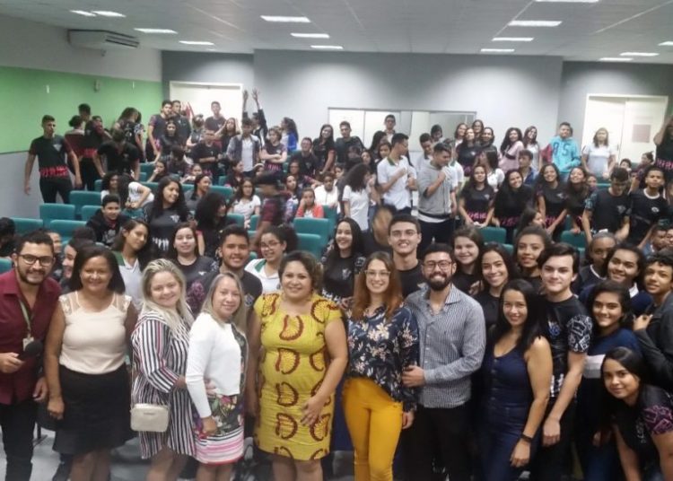 Palestra sobre negócios nas redes sociais é realizada na escola profissionalizante em Redenção