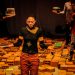 Cia Comedores de Abacaxi segue com a temporada de estreia de “Restos Cavam Janelas” em Fortaleza e interior