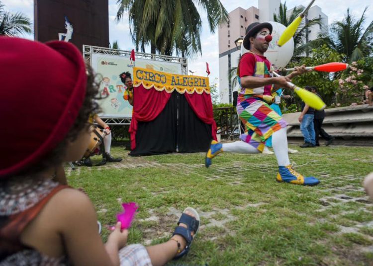 “Circo Alegria” encerra noite de espetáculos no “Teatro na Segunda”