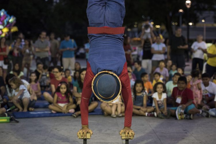 Fim de semana terá música ao vivo e apresentações circenses no Shopping Eusébio