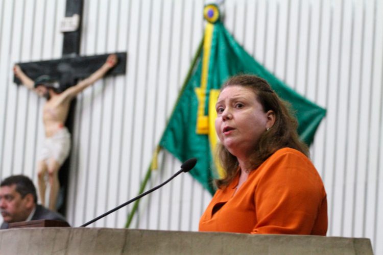 Deputada Fernanda Pessoa solicita homenagem ao Everton Cebolinha