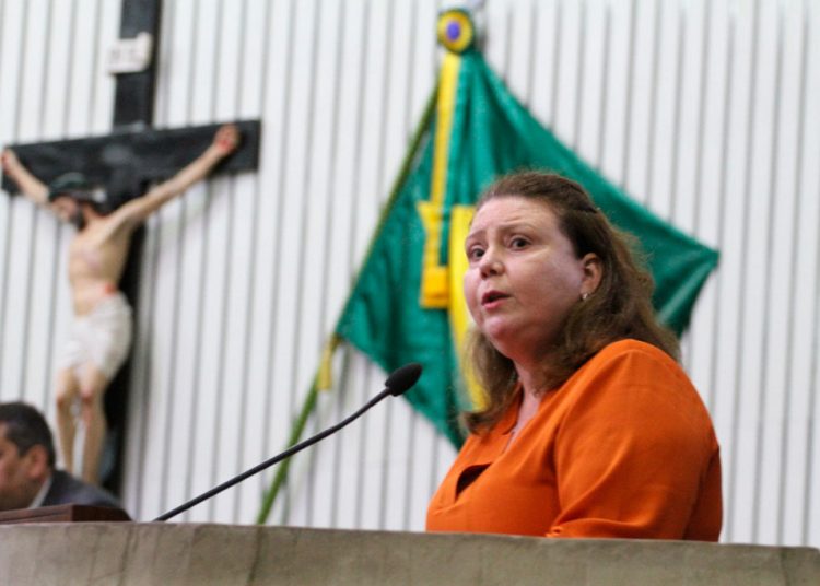 Deputada Fernanda Pessoa solicita homenagem ao Everton Cebolinha