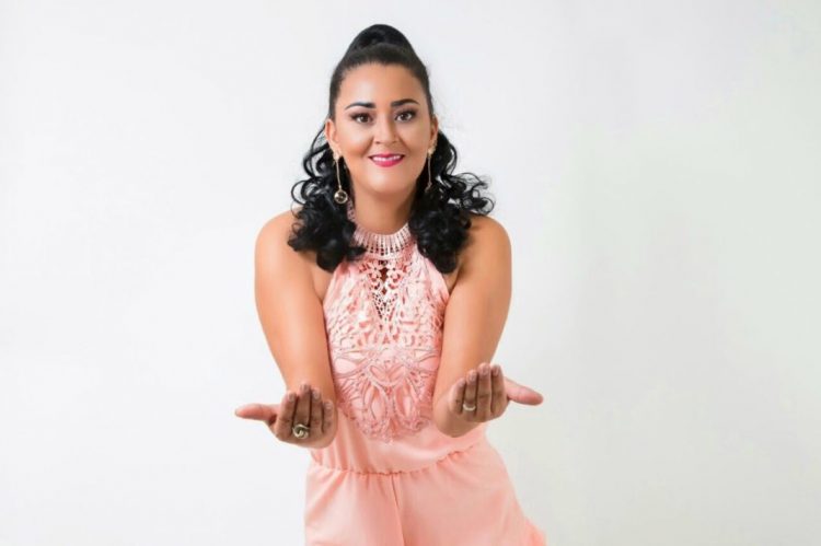 Iara Pamella retorna aos palcos com Noda de Caju para turnê em comemoração aos 25 anos da banda