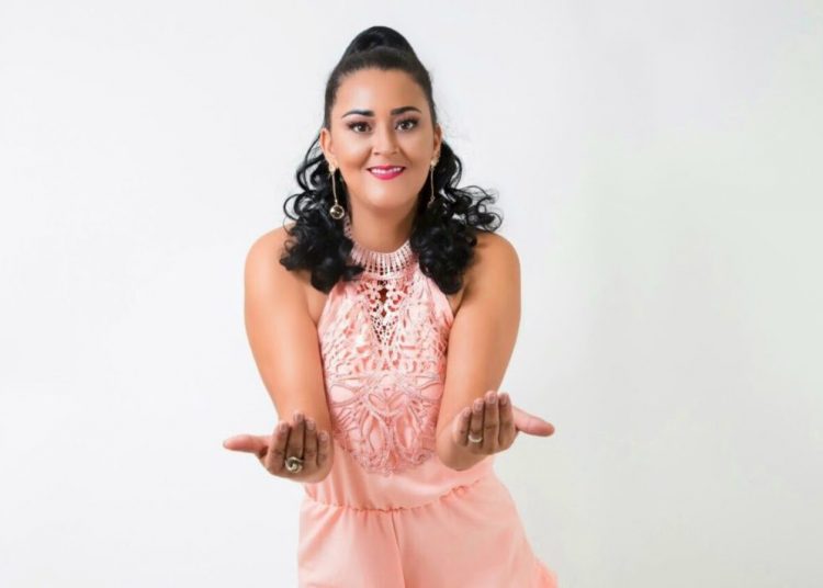 Iara Pamella retorna aos palcos com Noda de Caju para turnê em comemoração aos 25 anos da banda