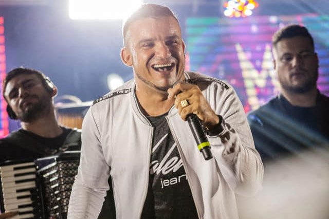 Junior Vianna se apresenta no São Luiz Junino de Pacatuba