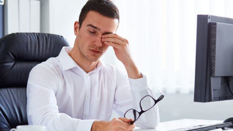 Dicas para cuidar da vista em frente ao computador