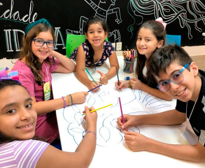 Crianças do programa Mini Empreendedor expõem ideias de negócios no shopping Iguatemi