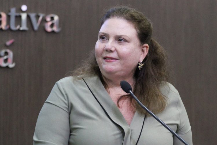 Fernanda Pessoa solicita audiência sobre autoatendimento nos coletivos