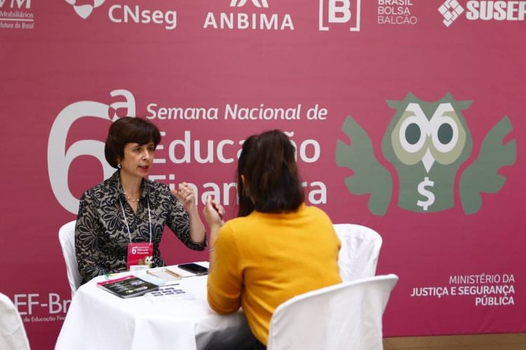 IBEF-CE promove orientação financeira gratuita em ação no Shopping Del Paseo