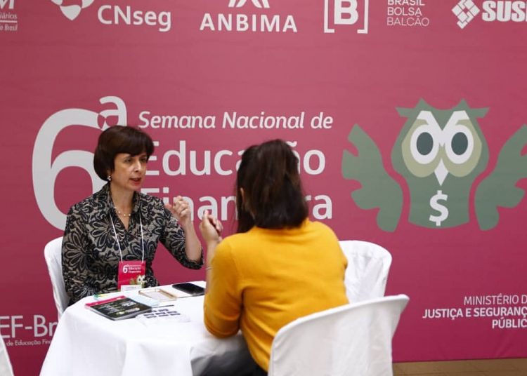 IBEF-CE promove orientação financeira gratuita em ação no Shopping Del Paseo