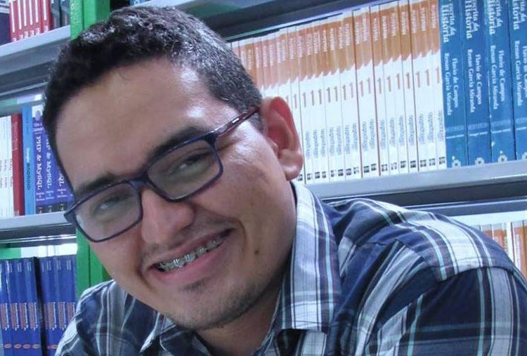 Autor maracanauense lança 2º livro de série de fantasia